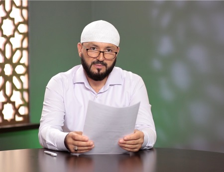 Ведущий мусульманской телепередачи «Ислам и жизнь»